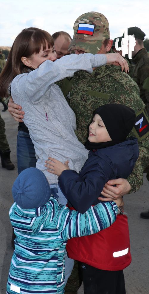 Дрожжановские бойцы из зоны СВО прибыли в отпуск: один из них сразу же сделал предложение своей девушке