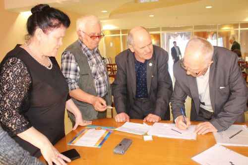 Дрожжановские пенсионеры и семейные команды сразились в шахматы