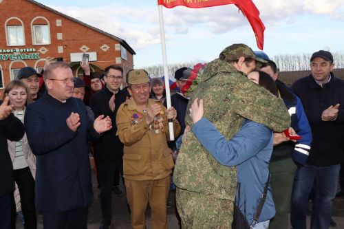 Дрожжановские бойцы из зоны СВО прибыли в отпуск: один из них сразу же сделал предложение своей девушке