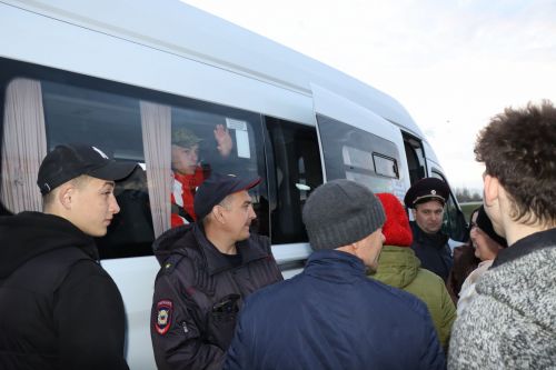 Первые призывники из Дрожжановского района отправились служить в ряды Вооруженных сил  РФ