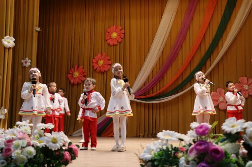 В Дрожжаном состоялся отчетный концерт творческих коллективов «Весеннее настроение»