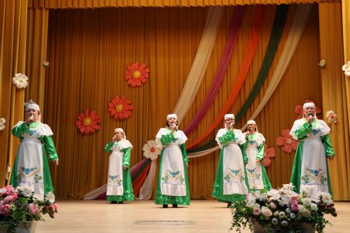 В Дрожжаном состоялся отчетный концерт творческих коллективов «Весеннее настроение»