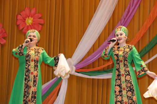 В Дрожжаном состоялся отчетный концерт творческих коллективов «Весеннее настроение»