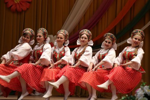 В Дрожжаном состоялся отчетный концерт творческих коллективов «Весеннее настроение»