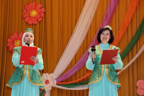 В Дрожжаном состоялся отчетный концерт творческих коллективов «Весеннее настроение»