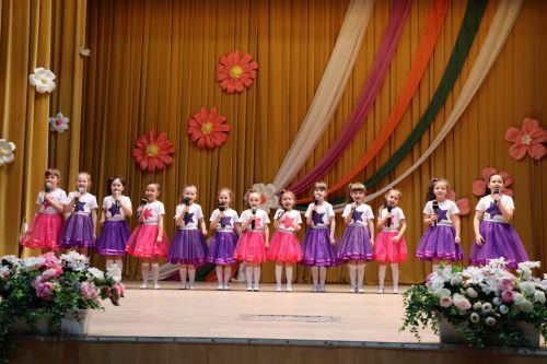 В Дрожжаном состоялся отчетный концерт творческих коллективов «Весеннее настроение»