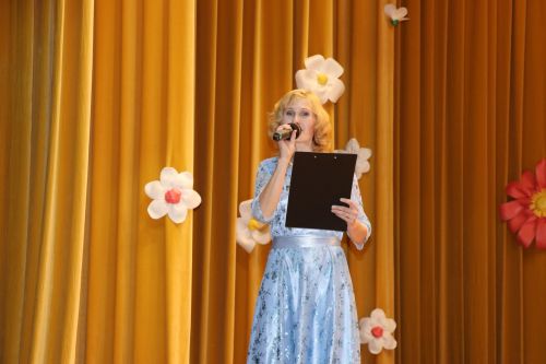 В Дрожжаном состоялся отчетный концерт творческих коллективов «Весеннее настроение»