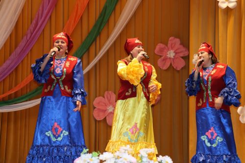 В Дрожжаном состоялся отчетный концерт творческих коллективов «Весеннее настроение»