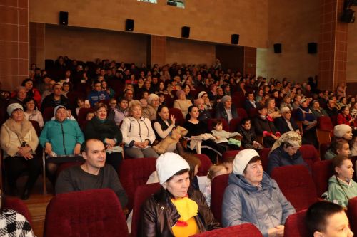 В Дрожжаном состоялся отчетный концерт творческих коллективов «Весеннее настроение»
