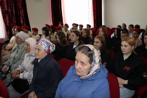 В Дрожжановском районе родителям погибшего солдата вручили орден Мужества