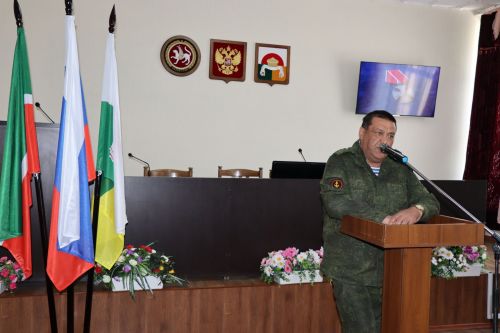 В Дрожжановском районе родителям погибшего солдата вручили орден Мужества