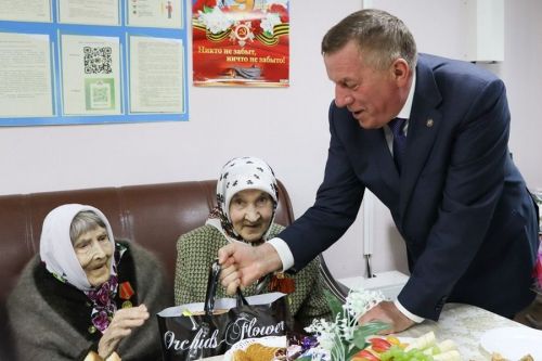 Два дрожжановца по месту рождению Рамис Сафиуллов и Экзам Губайдуллин посетили Тетюшский дом-интернат для престарелых и инвалидов