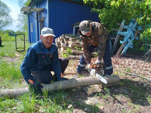 В селе Новое Ильмово Дрожжановского района организовали субботник по очистке кладбища
