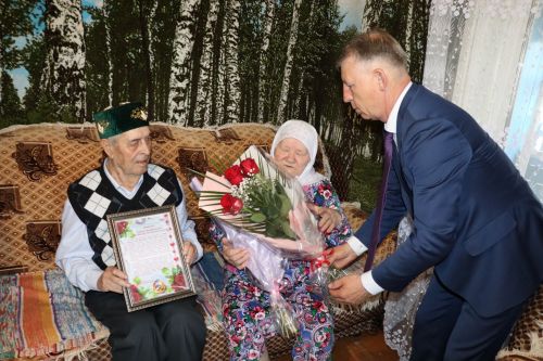 В Международный день семьи в Дрожжановском районе чествовали супружеские пары