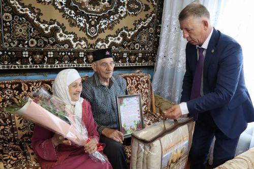 В Международный день семьи в Дрожжановском районе чествовали супружеские пары