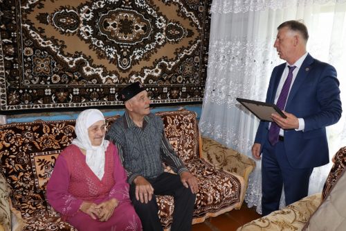 В Международный день семьи в Дрожжановском районе чествовали супружеские пары