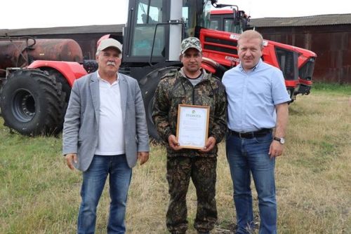 Парад комбайнов состоялся в Дрожжановском районе