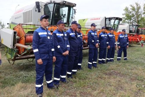 Парад комбайнов состоялся в Дрожжановском районе