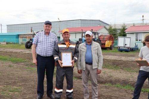 Парад комбайнов состоялся в Дрожжановском районе
