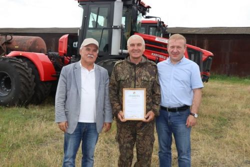 Парад комбайнов состоялся в Дрожжановском районе