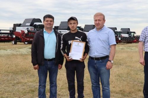 Парад комбайнов состоялся в Дрожжановском районе