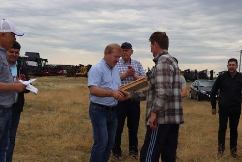 Парад комбайнов состоялся в Дрожжановском районе