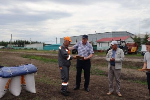 Парад комбайнов состоялся в Дрожжановском районе