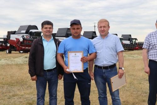 Парад комбайнов состоялся в Дрожжановском районе