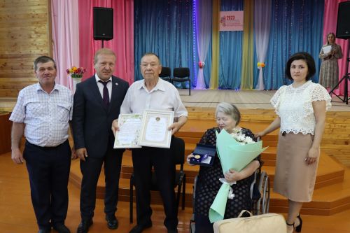 В Дрожжановском районе семья Салифановых получила медаль «За любовь и верность»