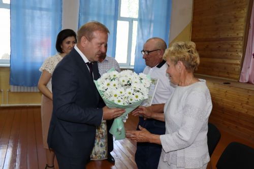 В Дрожжановском районе семья Салифановых получила медаль «За любовь и верность»