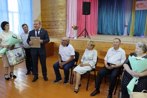 В Дрожжановском районе семья Салифановых получила медаль «За любовь и верность»