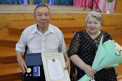 В Дрожжановском районе семья Салифановых получила медаль «За любовь и верность»