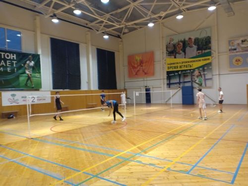 В Дрожжаном прошел турнир по бадминтону в рамках празднования Дня физкультурника