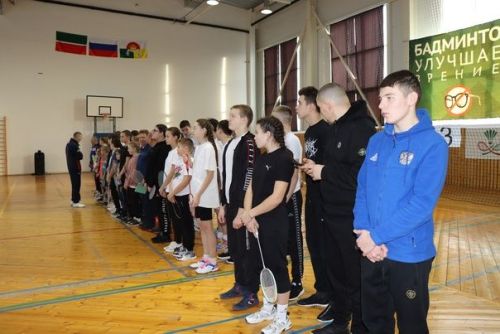 В Дрожжаном прошел турнир по бадминтону «Золотой волан»