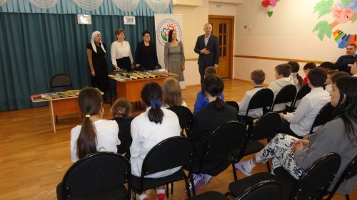 Девочка Соня из приюта «Теплый дом» Дрожжановского района РТ вспомнила о кофточке, подаренной ей год назад