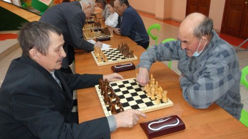 Муниципальный турнир «Связь поколений» собрал всех любителей дрожжановцев по шахматам