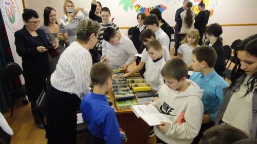 Девочка Соня из приюта «Теплый дом» Дрожжановского района РТ вспомнила о кофточке, подаренной ей год назад
