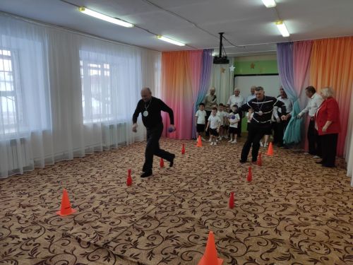 В Стародрожжановском детсаду «Солнышко» прошла встреча с социальными партнёрами- дедушками из Совета ветеранов