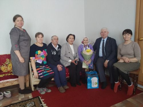 В Дрожжановском районе РТ труженницу тыла поздравили с 95-летием