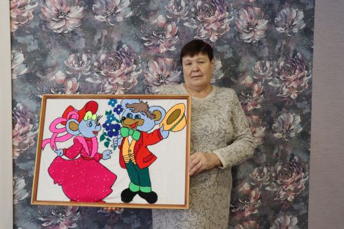 Чүпрәле районы Алешкин-Саплык авылында яшәүче Валентина Петровна Адамсон — чигү остасы