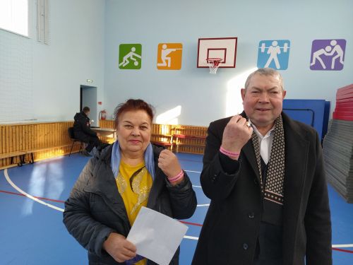 Семья Усмановых из села Старые Ишли одним из первых получила браслет на избирательном участке