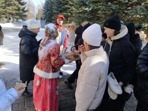 Чүпрәле районы сайлау участокларында сайлаучыларны коймаклар һәм кайнар чәй белән сыйлыйлар