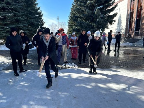 Чүпрәле районы сайлау участокларында сайлаучыларны коймаклар һәм кайнар чәй белән сыйлыйлар
