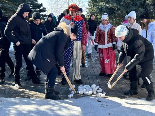 Чүпрәле районы сайлау участокларында сайлаучыларны коймаклар һәм кайнар чәй белән сыйлыйлар