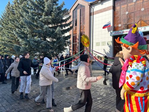 Чүпрәле районы сайлау участокларында сайлаучыларны коймаклар һәм кайнар чәй белән сыйлыйлар