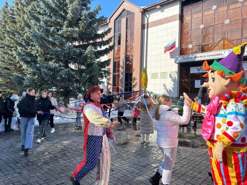 Чүпрәле районы сайлау участокларында сайлаучыларны коймаклар һәм кайнар чәй белән сыйлыйлар