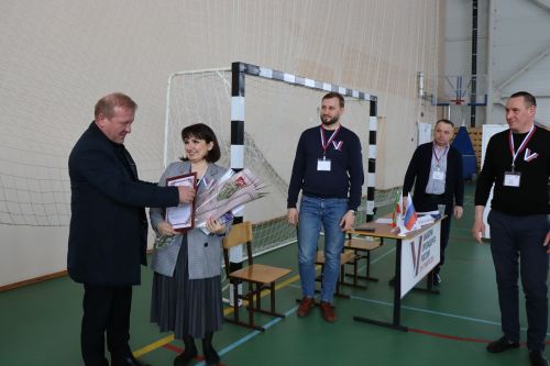 Марат Гафаров поздравил сотрудниц избирательных участков, чьи дни рождения совпали с выборами
