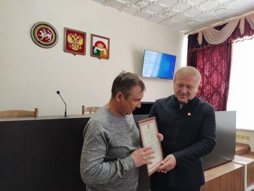 Глава Дрожжановского района РТ Марат Гафаров наградил работников предприятия «Прогресс»