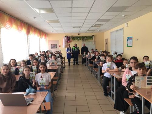 В лагере «Чайка» Дрожжановского района РТ автоинспекторы провели встречу с учащимися и их родителями