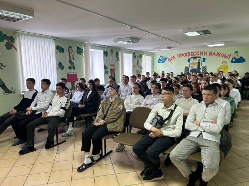 Представитель Казанского авиационного завода им. С. П. Горбунова встретился со студентами и учащимися Дрожжановского района РТ